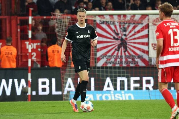 DEU, DFL, 1 FBL, 1 FC Union vs SC Freiburg, 01 11 2025, Stadion Alte Foersterei, Berlin, DEU, DFL, 1 FBL, 1 FC Union vs SC Freiburg, im Bild Matthias Ginter FC Freiburg 28 DFL regulations prohibit any use of Photographs as image sequences and or quasi video nordphotoxGmbHx xEngler nph00076