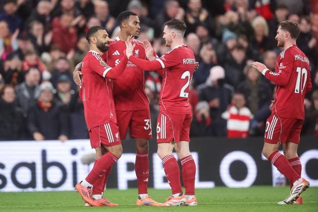 Liverpool gegen Aston Villa 01 November 2025, Liverpool Premier League Fußball Liverpool gegen Aston Villa Mohamed Salah von Liverpool jubelt nach seinem ersten Tor zum 1  Copyright: xDanielxChestertonxOffside