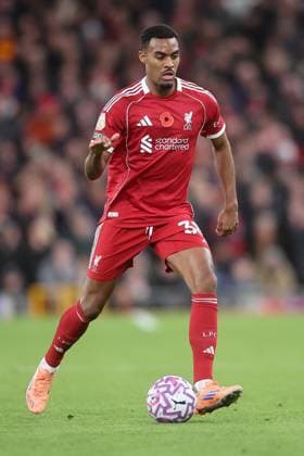 Liverpool gegen Aston Villa 01 November 2025, Liverpool Premier League Fußball Liverpool gegen Aston Villa Ryan Gravenberch von Liverpool Foto von Daniel Chesterton Liverpool UK  Copyright: xDanielxChestertonxOffside