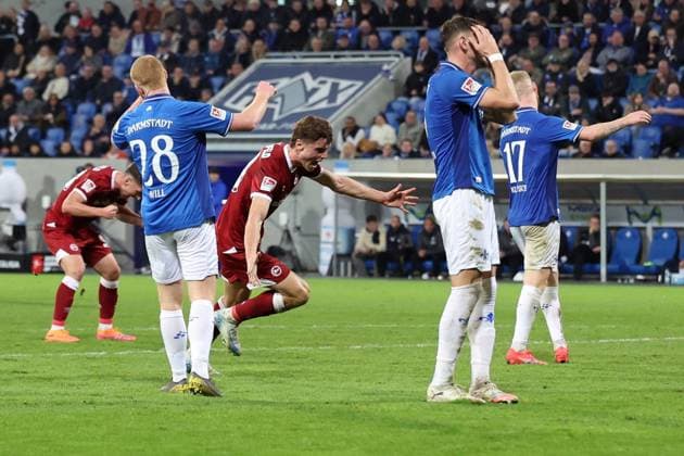 01 11 2025, xrekx, Fußball 2 Bundesliga, SV Darmstadt 98 Arminia Bielefeld v l Torjubel nach dem Tor zum celebrating the goal celebrate 2 2 durch Maximilian Großer Arminia Bielefeld DFL DFB REGULATIONS PROHIBIT ANY USE OF PHOTOGRAPHS as IMAGE SEQUENCES and or QUASI VIDEO Darmstadt