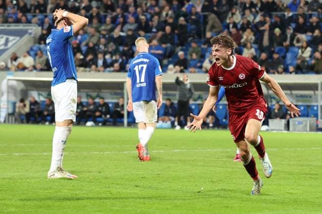 01 11 2025, xrekx, Fußball 2 Bundesliga, SV Darmstadt 98 Arminia Bielefeld v l Torjubel nach dem Tor zum celebrating the goal celebrate 2 2 durch Maximilian Großer Arminia Bielefeld DFL DFB REGULATIONS PROHIBIT ANY USE OF PHOTOGRAPHS as IMAGE SEQUENCES and or QUASI VIDEO Darmstadt