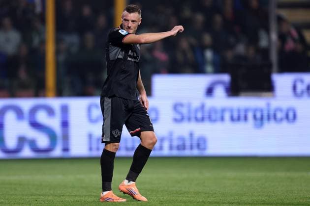 Serie A Us Cremonese - Juventus Fc Jamie Vardy of US Cremonese looks on during the Serie A match beetween Us Cremonese and Juventus Fc at Stadio Giovanni Zini on November 1 2025 in Como Italy . Como Stadio Giovanni Zini Italy Copyright: xMarcoxCanonierox