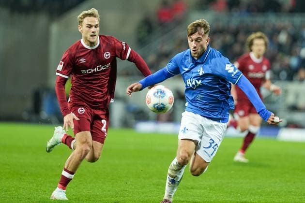 Soccer 2 Bundesliga, Matchday 11, SV Darmstadt 98 Arminia Bielefeld on 01 11 2025 in Darmstadt Merck Stadion am Böllenfalltor , Germany, Season 2025 2026 DFL REGULATIONS PROHIBIT ANY USE OF PHOTOGRAPHS AS IMAGE SEQUENCES AND OR QUASI VIDEO Killian Julian Corredor 34, SVD in duel with Tim Handwerker 29, DSC Darmstadt Merck Stadion am Böllenfalltor Germany Copyright: xChristophxKinzingerx