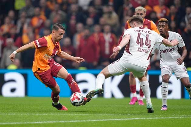 Galatasaray v Trabzonspor Turkish Super League Yunus Akgün of Galatasaray SK is seen in action during the Turkish Super League match between Galatasaray and Trabzonspor at the Rems Park Stadium on November 1, 2025 in Istanbul, Turkey. (Photo by Gokhan Taner Middle East Images) Istanbul Istanbul Türkiye Copyright: xGokhanxTanerx