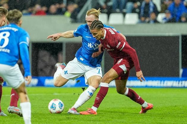 Soccer 2 Bundesliga, Matchday 11, SV Darmstadt 98 Arminia Bielefeld on 01 11 2025 in Darmstadt Merck Stadion am Böllenfalltor , Germany, Season 2025 2026 DFL REGULATIONS PROHIBIT ANY USE OF PHOTOGRAPHS AS IMAGE SEQUENCES AND OR QUASI VIDEO Isac Lidberg 7, SVD shoots on goal Darmstadt Merck Stadion am Böllenfalltor Germany Copyright: xChristophxKinzingerx