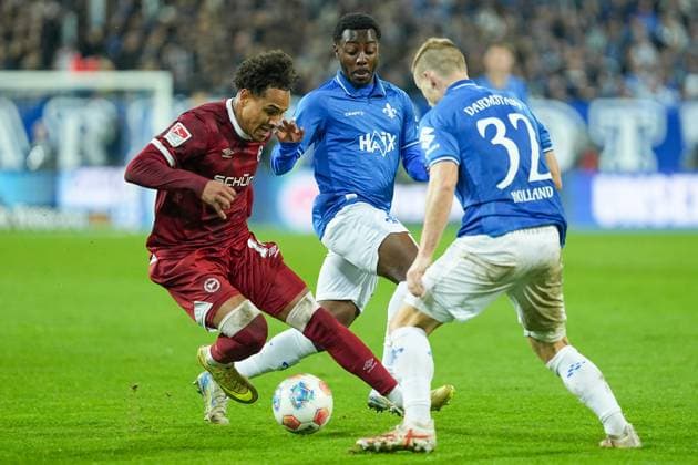 Soccer 2 Bundesliga, Matchday 11, SV Darmstadt 98 Arminia Bielefeld on 01 11 2025 in Darmstadt Merck Stadion am Böllenfalltor , Germany, Season 2025 2026 DFL REGULATIONS PROHIBIT ANY USE OF PHOTOGRAPHS AS IMAGE SEQUENCES AND OR QUASI VIDEO Monju Thaddaus Momuluh 14, DSC in a duel with Matondo Merveille Papela 21, SVD , Fabian Holland 32, SVD comes to the rescue Darmstadt Merck Stadion am Böllenfalltor Germany Copyright: xChristophxKinzingerx