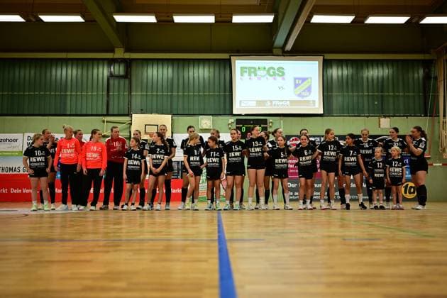 Handball I Women I Season 2025 2026 I 3 Liga Nord I 7 Matchday I SV Henstedt Ulzburg SV Todesfelde I 01 11 2025 SV Henstedt Ulzburg Women together Henstedt Ulzburg Alstergymnasium Henstedt Ulzburg Schleswig Holstein Germany Copyright: xLobeca FelixxSchlikisx