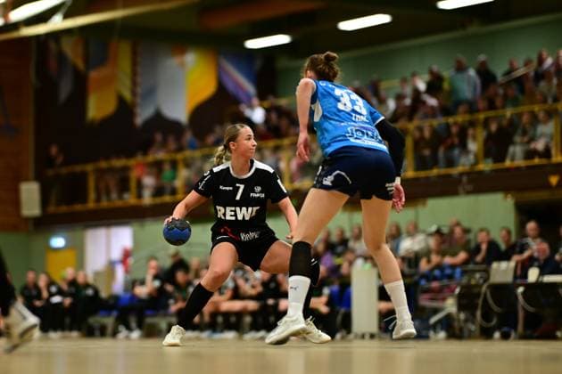 Handball I Women I Season 2025 2026 I 3 Liga Nord I 7 Matchday I SV Henstedt Ulzburg SV Todesfelde I 01 11 2025 Tara Richter 7, SV Henstedt Ulzburg Rieka Thal 33, SV Todesfelde Henstedt Ulzburg Alstergymnasium Henstedt Ulzburg Schleswig Holstein Germany Copyright: xLobeca FelixxSchlikisx