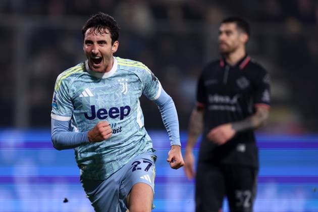 Serie A Us Cremonese - Juventus Fc Andrea Cambiaso of Juventus Fc celebrates after scoring a goal during the Serie A match beetween Us Cremonese and Juventus Fc at Stadio Giovanni Zini on November 1 2025 in Como Italy . Como Stadio Giovanni Zini Italy Copyright: xMarcoxCanonierox