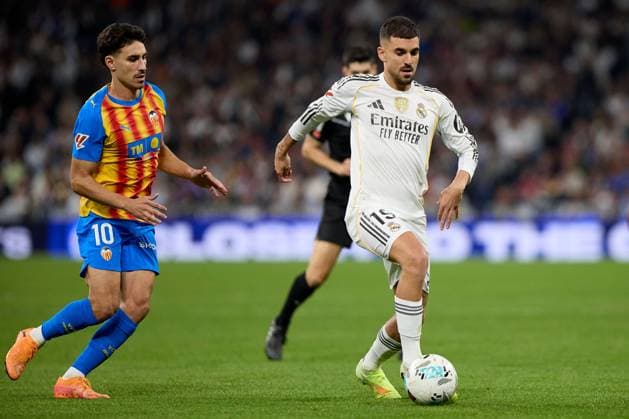 Daniel Ceballos of Real Madrid CF and Andre Almeida of Valencia CF Real Madrid v Valencia, La Liga, Football, Estadio Santiago Bernabeu, Madrid, Spain - 01 Nov 2025Madrid Estadio Santiago Bernabu Spain EDITORIAL USE ONLY No use with unauthorised audio, video, data, fixture lists, club league logos or live services. Online in-match use limited to 120 images, no video emulation. No use in betting, games or single club league player publications. Copyright: xRubenxAlbarran Shutterstockx 15649992de