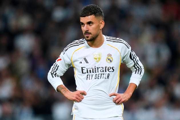 ESP: Real Madrid CF - Valencia CF. La Liga EA Sports. Date 11 Dani Ceballos of Real Madrid CF during the La Liga EA Sports match between Real Madrid CF and Valencia CF played at Santiago Bernabeu Stadium on November 1, 2025 in Madrid. kpng Copyright: xCesarxCebollax xPRESSINx PS_251101_RMA_VAL_2526_077