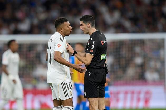 Kylian Mbappe (Real Madrid CF) seen protesting to the referee s decision during the LaLiga EA Sports match between Real Madrid v Valencia CF at Santiago BernabÃ u on November 1, 2025 in Madrid, Spain. (Photo by Manu Reino DeFodi Images) Kylian Mbappe Real Madrid CF seen protesting to the referee s decision during the LaLiga EA Sports match between Real Madrid v Valencia CF at Santiago BernabÃ u on November 1, 2025 in Madrid, Spain Photo by Manu Reino DeFodi Images