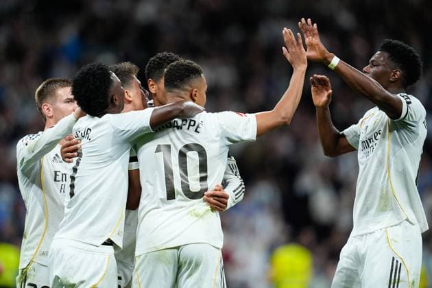 November 1, 2025, Madrid, Madrid, Spain: Kylian Mbappe of Real Madrid CF celebrates a goal with teammates during the Spanish League, LaLiga EA Sports, football match played between Real Madrid C.F. and Valencia CF at Santiago Bernabeu stadium on November 1, 2025, in Madrid, Spain. Madrid Spain - ZUMAa181 20251101_zaa_a181_337 Copyright: xDennisxAgyemanx