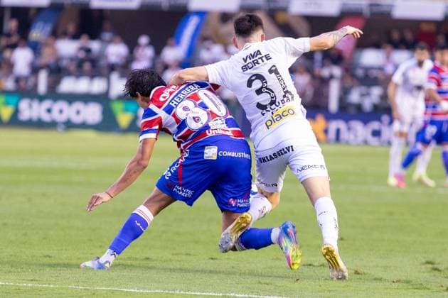 Santos Fc - SP x Fortaleza Ec Saf - CE Campeonato Brasileiro A SANTOS (SP), 01 11 2025 Football Brazilian Championship 2025 FiagoBall at the match between SANTOS FC x FORTALEZA SAF, valid for the THIRTY-FIRST round of the Brazilian Championship 2025, held at Vila Belmiro, in Santos, this Saturday (01). IMAGO Jeferson de Paula Sao Paulo Brasil Copyright: xJefersonxdexPaulax