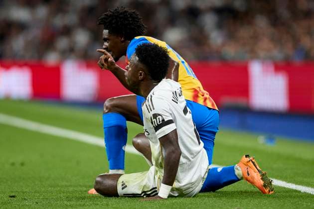 November 1, 2025, Madrid, Madrid, Spain: Vinicius Jr of Real Madrid CF and Thierry Rendall of Valencia CF during La Liga football match between Real Madrid CF and Valencia CF at Santiago Bernabeu Stadium in Madrid, Spain, November 1, 2025 Madrid Spain - ZUMAa206 20251101_zsp_a206_087 Copyright: xRubenxAlbarranx
