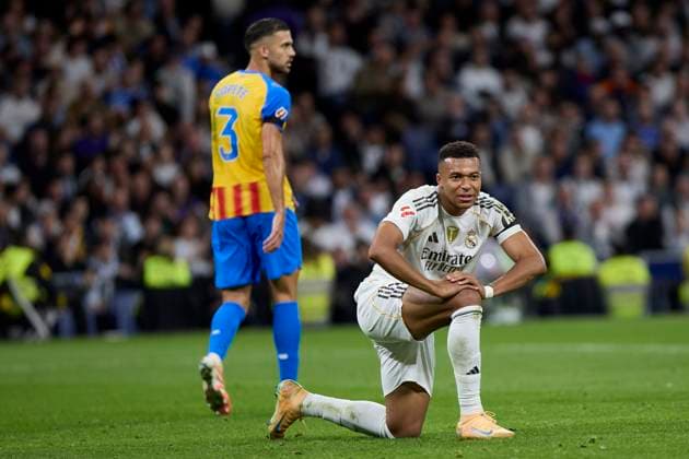 November 1, 2025, Madrid, Madrid, Spain: Kylian Mbappe of Real Madrid CF during La Liga football match between Real Madrid CF and Valencia CF at Santiago Bernabeu Stadium in Madrid, Spain, November 1, 2025 Madrid Spain - ZUMAa206 20251101_zsp_a206_088 Copyright: xRubenxAlbarranx
