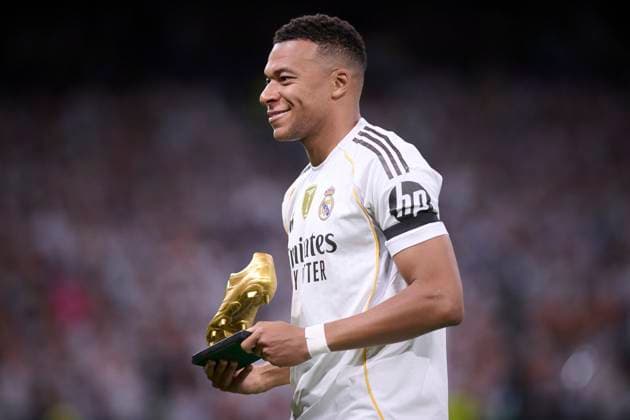REAL MADRID CF v VALENCIA CF. LA LIGA 2025 2026. ROUND 11. Real Madrid CF™s Kylian Mbappe celebrates the Golden Boot during La Liga match. November 1, 2025. (ALTERPHOTOS Jorge Ropero) MadridSpain  Copyright: xJorgexRoperox