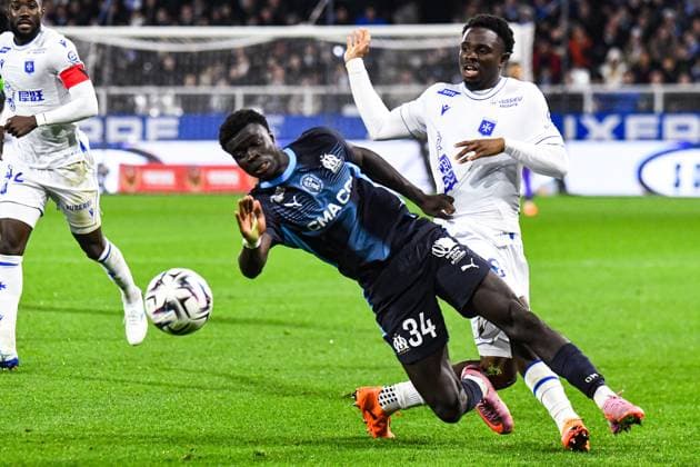 FOOTBALL : AJ Auxerre vs Olympique de Marseille - Ligue 1 - JournÃ e 11 - 01 11 2025 Sinaly DiomandÃ (AJ Auxerre) Robinio Vaz (OM) RennesFrance  Copyright: xBaptistexAutissierx