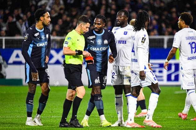 FOOTBALL : AJ Auxerre vs Olympique de Marseille - Ligue 1 - JournÃ e 11 - 01 11 2025 Carton rouge de Ulisses Garcia (OM) RennesFrance  Copyright: xBaptistexAutissierx