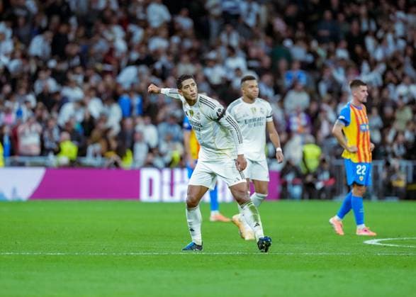 ESP: La Liga EA Sports Matchday 12: Real Madrid vs Valencia CF at Santiago Bernabeu Stadium in Madrid, Spain on 01 November 2025 Jude Bellingham of Real Madrid scores a goal! Madrid Santiago Bernabeu Stadium Spain Copyright: xAlexandraxFechetex