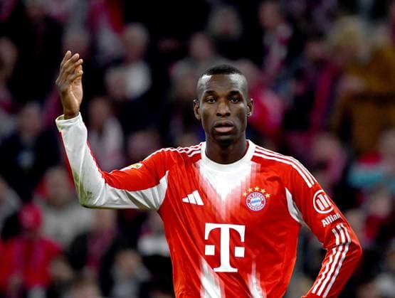 01.11.2025, Allianz Arena, München, GER, 1.FBL, FC Bayern München vs Bayer Leverkusen , im Bild Nicolas Jackson (München) DFL regulations prohibit any use of photographs as image sequences and or quasi-video. (Photo by Midori Ikenouchi Hasan Bratic DeFodi Images) 01 11 2025, Allianz Arena, München, GER, 1 FBL, FC Bayern München vs Bayer Leverkusen , im Bild Nicolas Jackson München DFL regulations prohibit any use of photographs as image sequences and or quasi video Photo by Midori Ikenouchi Hasan Bratic DeFodi Images