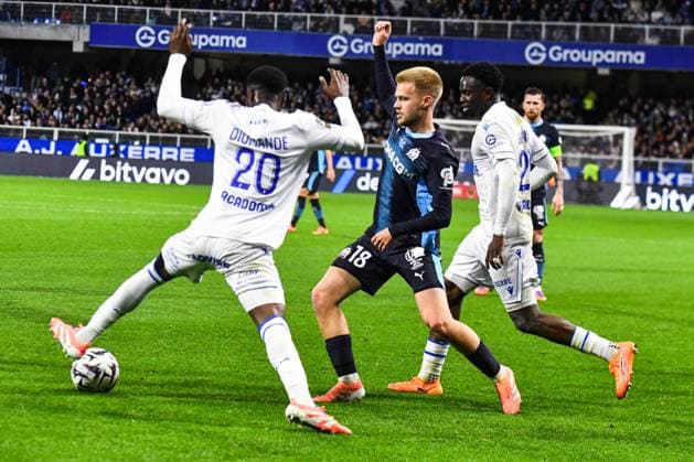 FOOTBALL : AJ Auxerre vs Olympique de Marseille - Ligue 1 - JournÃ e 11 - 01 11 2025 Arthur Vermeeren (OM) RennesFrance  Copyright: xBaptistexAutissierx