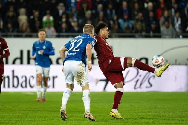 Fabian Holland SV Darmstadt 98, 32 , Monju Momuluh DSC Arminia Bielefeld, 14 GER, SV Darmstadt 98 vs DSC Arminia Bielefeld, Football, 2 Bundesliga, Matchday 11, Season 2025 2026, 01 11 2025 GER, SV Darmstadt 98 vs DSC Arminia Bielefeld, Football, 2 Bundesliga, Matchday 11, Season 2025 2026, 01 11 2025 Darmstadt Copyright: xEibner-Pressefotox EP_AZA