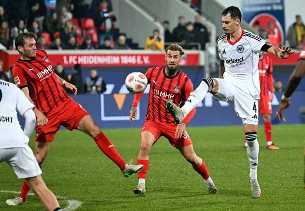 01 11 2025, xjhx, Soccer 1 Bundesliga, 1 FC Heidenheim Eintracht Frankfurt v l Tim Siersleben 1 FC Heidenheim , Niklas Dorsch 1 FC Heidenheim , Robin Koch Eintracht Frankfurt DFL DFB REGULATIONS PROHIBIT ANY USE OF PHOTOGRAPHS as IMAGE SEQUENCES and or QUASI VIDEO Heidenheim