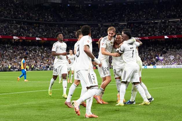 November 1, 2025, Madrid, Madrid, Spain: Kylian Mbappe of Real Madrid CF celebrates with his teammates after scoring a goal during La Liga football match between Real Madrid CF Valencia CF at Santiago Bernabeu Stadium in Madrid, Spain, November 1, 2025 Madrid Spain - ZUMAa206 20251101_zsp_a206_024 Copyright: xRubenxAlbarranx