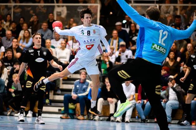 Erlangen Handball Laenderspiel U20 Germany Hungary Mate Gancs Petoe Hungary , Torhueter Finn knaack Germany Erlangen Karl Heinz Hirsemann Halle Bayern Germany