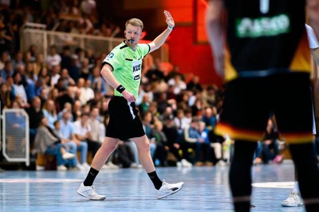 Erlangen Handball National Match U20 Germany Hungary Referee Nico Baermann Erlangen Karl Heinz Hirsemann Hall Bavaria Germany