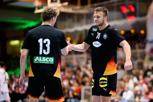 Erlangen Handball Laenderspiel U20 Germany Hungary from left William Reichardt Germany , Tim Schröder Schroeder Germany Erlangen Karl Heinz Hirsemann Halle Bayern Germany