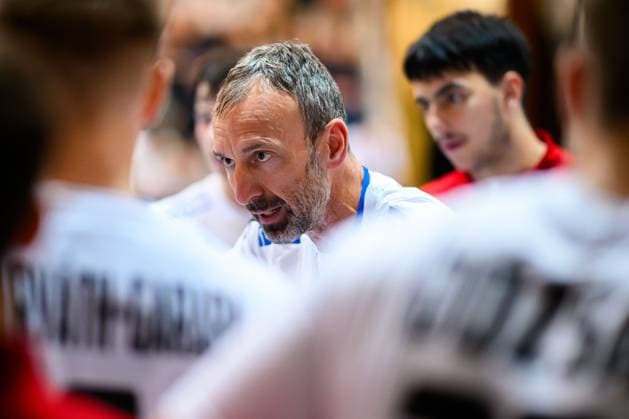 Erlangen Handball International U20 Germany Hungary Hungarys coach Miguel Velasco Encinas Erlangen Karl Heinz Hirsemann Halle Bayern Germany