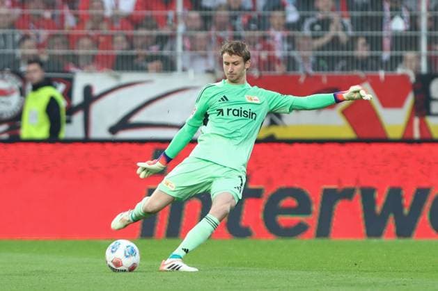 01 11 2025, xtgx, Soccer 1 Bundesliga, 1 FC Union Berlin SC Freiburg emspor, v l u DFL DFB REGULATIONS PROHIBIT ANY USE OF PHOTOGRAPHS as IMAGE SEQUENCES and or QUASI VIDEO Berlin