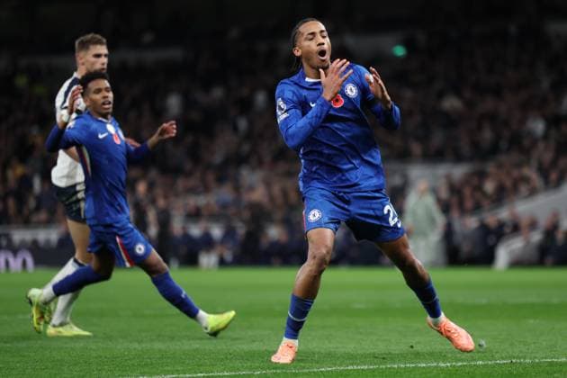 Tottenham Hotspur v Chelsea, Premier League Chelsea forward Joao Pedro (20) reacts to missing a shot on goal during the Tottenham Hotspur v Chelsea Premier League match at the Tottenham Hotspur Stadium, London, England on 1 November 2025 Credit: Sally Rawlins Every Second Media Editorial use only. All images are copyright Every Second Media Limited. No images may be reproduced without prior permission. All rights reserved. Premier League and Football League images are subject to licensing agreements with Football DataCo Limited. see https: www.football-dataco.com Copyright: xIMAGO EveryxSecondxMediax ESM-1650-0058 SallyxRawlinsx xEveryxSecondxMediax