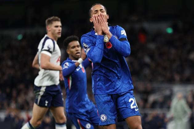 Tottenham Hotspur v Chelsea, Premier League Chelsea forward Joao Pedro (20) reacts to missing a shot on goal during the Tottenham Hotspur v Chelsea Premier League match at the Tottenham Hotspur Stadium, London, England on 1 November 2025 Credit: Sally Rawlins Every Second Media Editorial use only. All images are copyright Every Second Media Limited. No images may be reproduced without prior permission. All rights reserved. Premier League and Football League images are subject to licensing agreements with Football DataCo Limited. see https: www.football-dataco.com Copyright: xIMAGO EveryxSecondxMediax ESM-1650-0059 SallyxRawlinsx xEveryxSecondxMediax