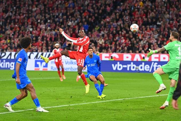 Goal Nicolas JACKSON Bayern Muenchen to 2 0, Action,Header against goalkeeper Mark FLEKKEN Bayer Leverkusen , Soccer 1 Bundesliga Season 2025 2026, 9 Matchday, Matchday09 FC Bayern Muenchen Bayer 04 Leverkusen 3 0 on 01 11 2025 , A L L I A N Z A R E N A