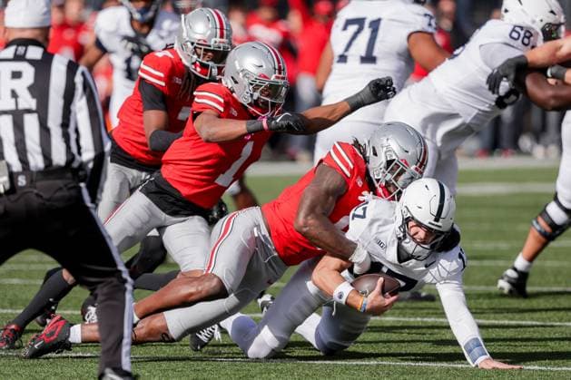 November 1, 2025, Columbus, Ohio, U.S: Penn State Nittany Lions quarterback Ethan Grunkemeyer (17) is sacked by Ohio State Buckeyes linebacker Arvell Reese (8) during the game between the Penn State Nittany Lions and the Ohio State Buckeyes at Ohio Stadium, Columbus, Ohio. Columbus U.S - ZUMAs304 20251101_zaf_s304_041 Copyright: xScottxStuartx