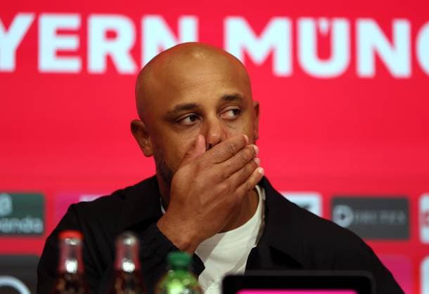 Football, Men, Bundesliga, Season 2025 2026, FC Bayern Munich Bayer 04 Leverkusen, Allianz Arena Vincent Kompany, Coach FC Bayern Munich with his hand in front of his mouth, gesture, at the press conference DFB, DFL regulations prohibit any use of photographs as image sequences and or quasi video