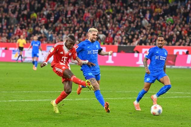 Offside goal Nicolas JACKSON Bayern Muenchen , Action,duel against Robert ANDRICH Bayer Leverkusen Soccer 1 Bundesliga Season 2025 2026, 9 Matchday, Matchday09 FC Bayern Muenchen Bayer 04 Leverkusen 3 0 on 01 11 2025 , A L L I A N Z A R E N A