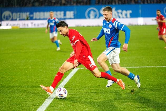 forward Timur Gayret VERL vs Jonas Dirkner Rostock GER, FC Hansa Rostock vs SC Verl, Football, Men, 3 Liga, Matchday 13, Season 2025 2026, 01 11 2025 Rostock Ostseestadion Mecklenburg Vorpommern Germany