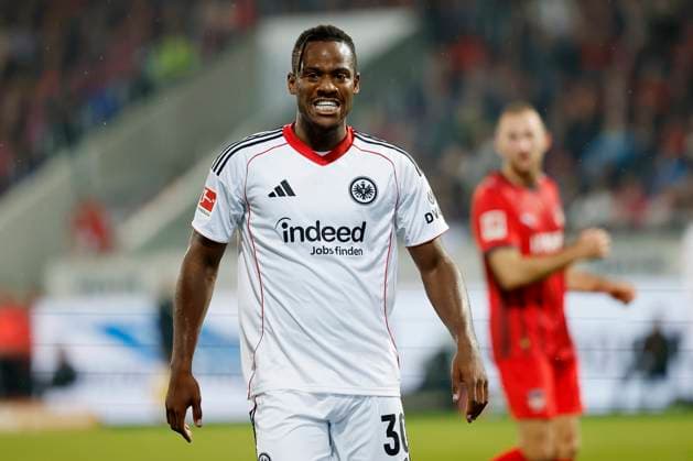 Michy Batshuayi Eintracht Frankfurt, 30 , 01 11 2025, Football, Bundesliga, 1 FC Heidenheim Eintracht Frankfurt, GER, Heidenheim, Voith Arena, DFL REGULATIONS PROHIBIT ANY USE OF PHOTOGRAPHS AS IMAGE SEQUENCES AND OR QUASI VIDEO Copyright: HMBxMedia xHeikoxBecker