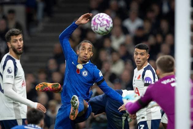 1st November 2025; Tottenham Hotspur Stadium, London, England; Premier League Football, Tottenham Hotspur versus Chelsea; Jo& xe3;o Pedro of Chelsea heads at goal  IanxStephen