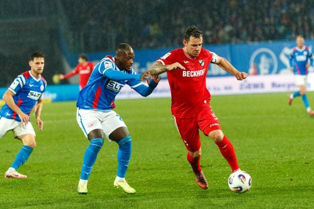 left Christian Kinsombi Rostock vs Niko Kijewski VERL GER, FC Hansa Rostock vs SC Verl, Football, Men, 3 Liga, Matchday 13, Season 2025 2026, 01 11 2025 Rostock Ostseestadion Mecklenburg Vorpommern Germany