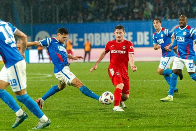 left Marco Schuster Rostock vs Dennis Waidner VERL GER, FC Hansa Rostock vs SC Verl, Football, Men, 3 Liga, Matchday 13, Season 2025 2026, 01 11 2025 Rostock Ostseestadion Mecklenburg Vorpommern Germany