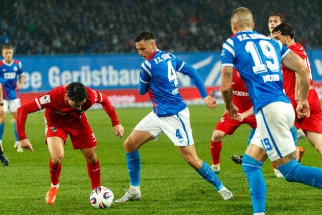 left Timur Gayret VERL vs Kenan Fatkic Rostock GER, FC Hansa Rostock vs SC Verl, Soccer, Men, 3 Liga, Matchday 13, Season 2025 2026, 01 11 2025 Rostock Ostseestadion Mecklenburg Vorpommern Germany