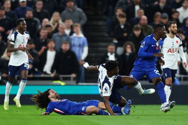 Tottenham Hotspur v Chelsea, Premier League Chelsea defender Marc Cucurella (3) challenges Tottenham Hotspur midfielder Mohammed Kudus (20) during the Tottenham Hotspur v Chelsea Premier League match at the Tottenham Hotspur Stadium, London, England on 1 November 2025 Credit: Sally Rawlins Every Second Media Editorial use only. All images are copyright Every Second Media Limited. No images may be reproduced without prior permission. All rights reserved. Premier League and Football League images are subject to licensing agreements with Football DataCo Limited. see https: www.football-dataco.com Copyright: xIMAGO EveryxSecondxMediax ESM-1650-0082 SallyxRawlinsx xEveryxSecondxMediax