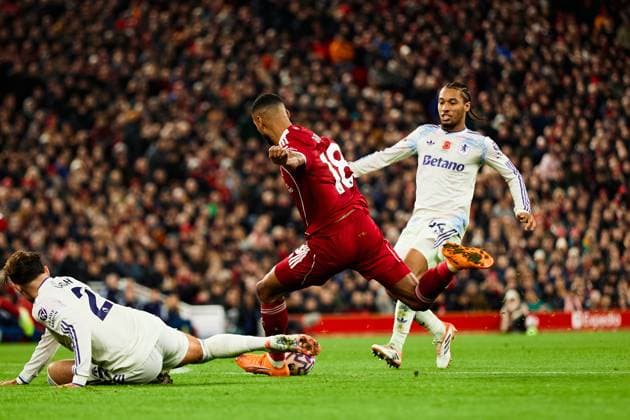 LIVERPOOL, ENGLAND - NOVEMBER 01: Cody Gakpo of Liverpool in action during the Premier League match between Liverpool and Aston Villa at Anfield on November 01, 2025 in Liverpool, England. (Photo by Koby Abbott Sports Press Photo) Copyright: xKobyxAbbott SportsxPressxPhotox Sportspressphoto_SPR55557