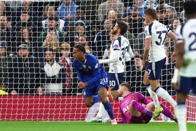 Tottenham Hotspur v Chelsea, Premier League Chelsea forward Joao Pedro (20) celebrates his goal 0-1 during the Tottenham Hotspur v Chelsea Premier League match at the Tottenham Hotspur Stadium, London, England on 1 November 2025 Credit: Sally Rawlins Every Second Media Editorial use only. All images are copyright Every Second Media Limited. No images may be reproduced without prior permission. All rights reserved. Premier League and Football League images are subject to licensing agreements with Football DataCo Limited. see https: www.football-dataco.com Copyright: xIMAGO EveryxSecondxMediax ESM-1650-0085 SallyxRawlinsx xEveryxSecondxMediax