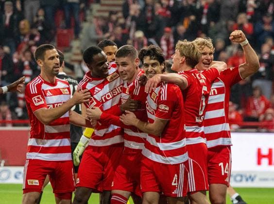 Soccer, Men, Season 2025 2026, 1 Bundesliga 9 Matchday , 1 FC Union Berlin SC Freiburg, f l Rani Khedira 1 FC Union Berlin , Ilyas Ansah 1 FC Union , Andrej Ilic 1 FC Union Berlin , Diogo Leite 1 FC Union Berlin , Aljoscha Kemlein 1 FC Union Berlin , Leopold Querfeld 1 FC Union Berlin , Cheering after goal to 1 0 Goal was disallowed , 01 11 2025, Copyright: xMatthiasxKochx